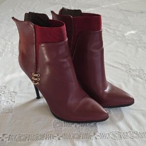 Chic Burgundy Heeled Boots